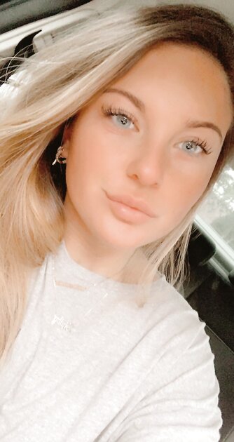 Ⓛⓔⓐⓚⓔⓓ - Allie W