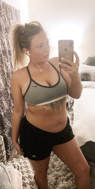Ⓛⓔⓐⓚⓔⓓ - Allie W