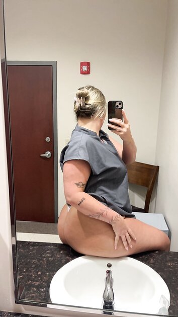 Ⓛⓔⓐⓚⓔⓓ - Allie W