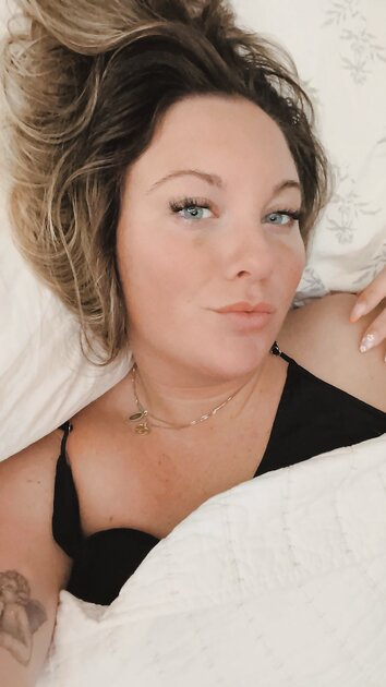 Ⓛⓔⓐⓚⓔⓓ - Allie W