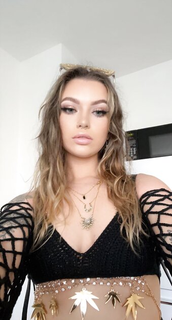 Ⓛⓔⓐⓚⓔⓓ - Taylor C #3