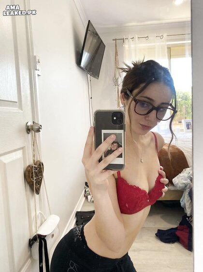 Ⓛⓔⓐⓚⓔⓓ - Emma J