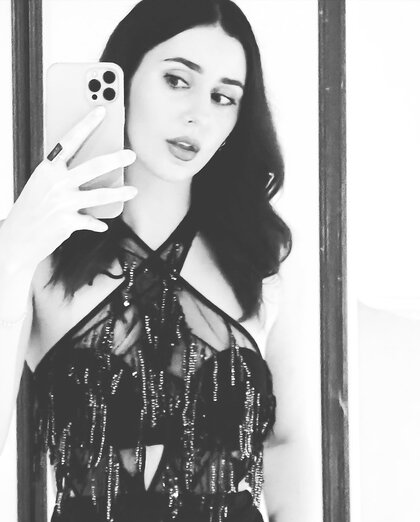 Ⓛⓔⓐⓚⓔⓓ - Emma J