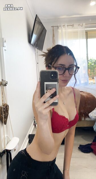 Ⓛⓔⓐⓚⓔⓓ - Emma J