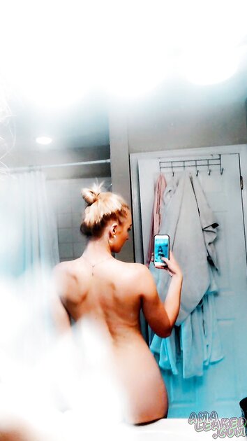 Ⓛⓔⓐⓚⓔⓓ - Zola B
