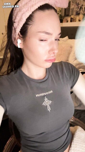 Ⓛⓔⓐⓚⓔⓓ - Sasha C