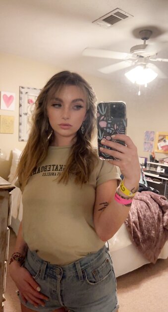 Ⓛⓔⓐⓚⓔⓓ - Taylor C