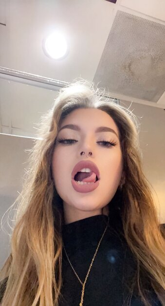 Ⓛⓔⓐⓚⓔⓓ - Taylor C