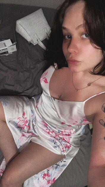 Ⓛⓔⓐⓚⓔⓓ - Sarah C