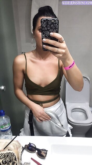 Ⓛⓔⓐⓚⓔⓓ - Erin R