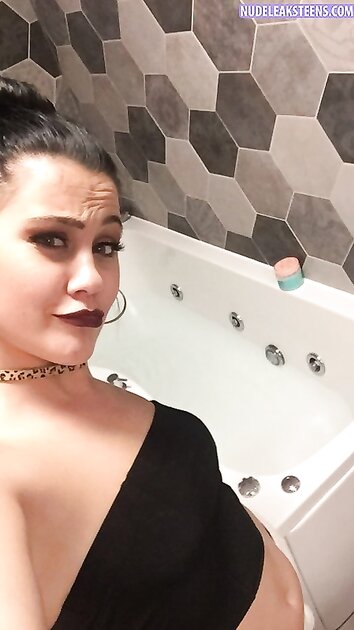 Ⓛⓔⓐⓚⓔⓓ - Erin R
