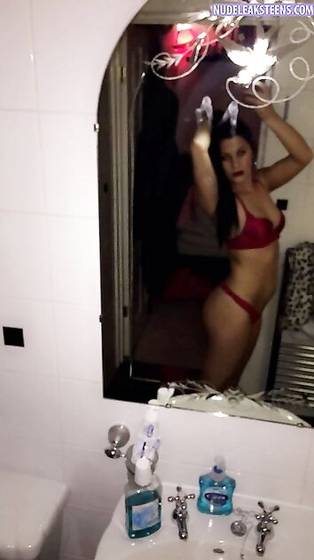 Ⓛⓔⓐⓚⓔⓓ - Erin R