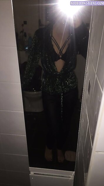 Ⓛⓔⓐⓚⓔⓓ - Erin R