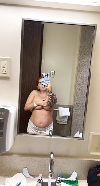 Ⓛⓔⓐⓚⓔⓓ - Ashlyn
