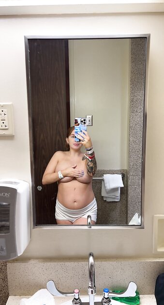 Ⓛⓔⓐⓚⓔⓓ - Ashlyn