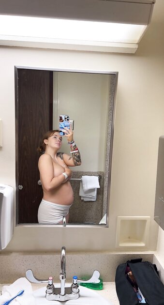 Ⓛⓔⓐⓚⓔⓓ - Ashlyn