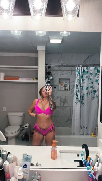Ⓛⓔⓐⓚⓔⓓ - Ashlyn