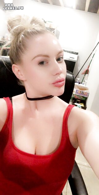 Ⓛⓔⓐⓚⓔⓓ - Kelly M