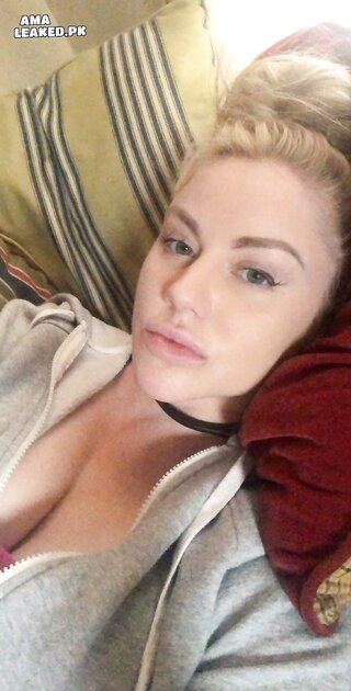 Ⓛⓔⓐⓚⓔⓓ - Kelly M