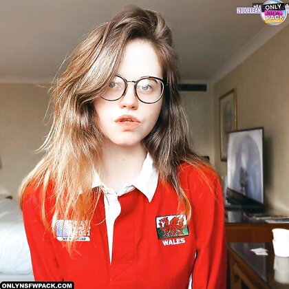 Ⓛⓔⓐⓚⓔⓓ - Gemma C
