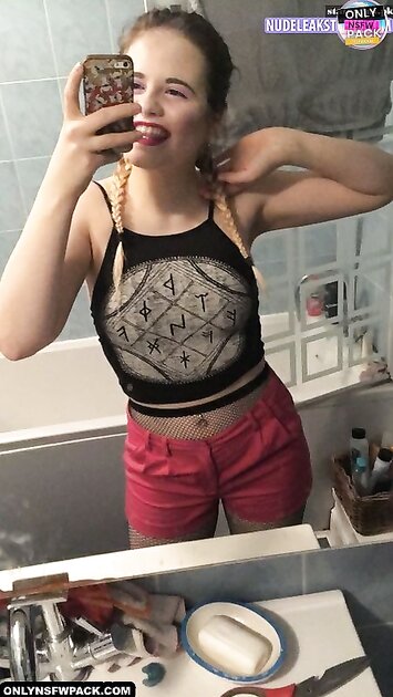 Ⓛⓔⓐⓚⓔⓓ - Gemma C