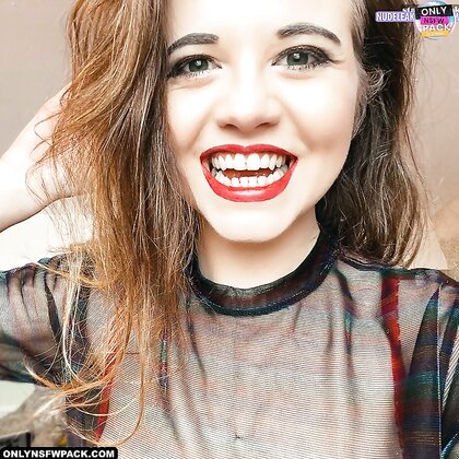 Ⓛⓔⓐⓚⓔⓓ - Gemma C