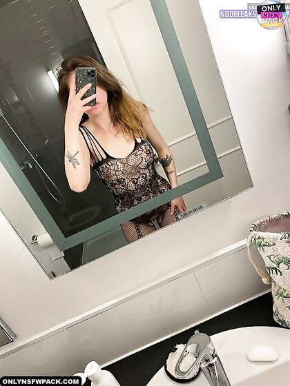 Ⓛⓔⓐⓚⓔⓓ - Gemma C