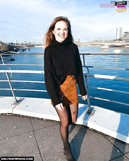 Ⓛⓔⓐⓚⓔⓓ - Gemma C