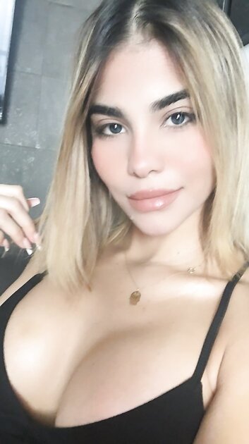 Anitta Bellucci Pelada