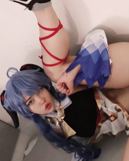 Me1adinha Nua Cosplay