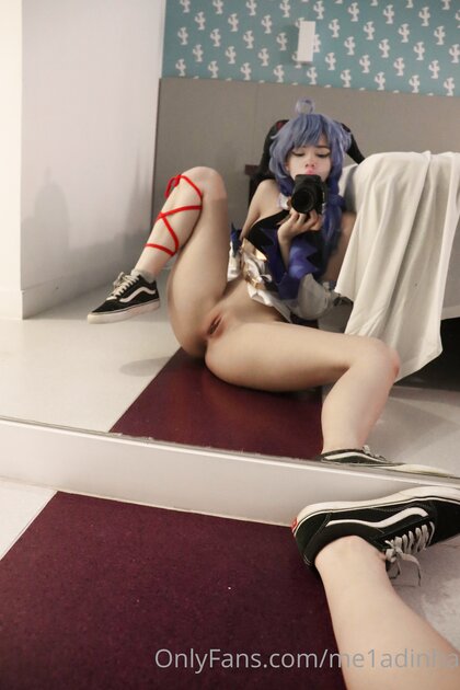 Me1adinha Nua Cosplay