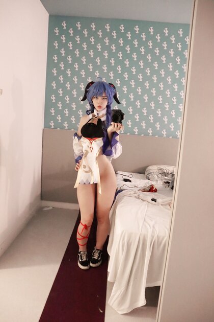 Me1adinha Nua Cosplay
