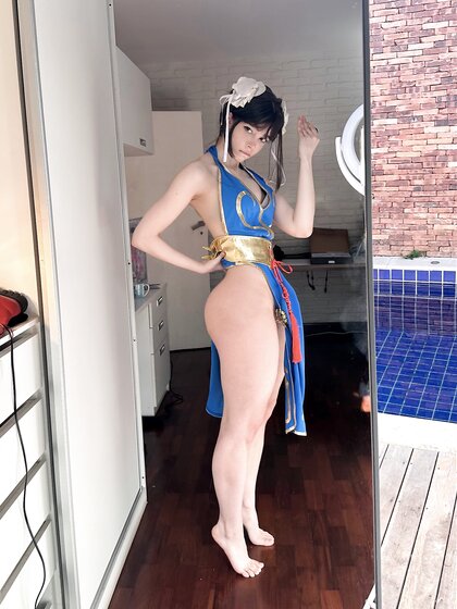 Me1adinha Nua Cosplay