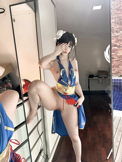Me1adinha Nua Cosplay