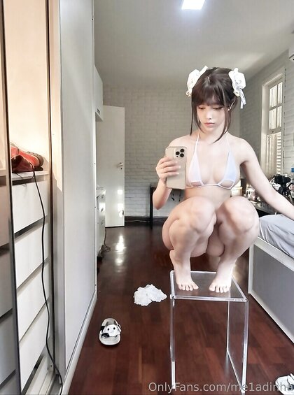 Me1adinha Nua Cosplay