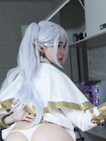 Me1adinha Nua Cosplay
