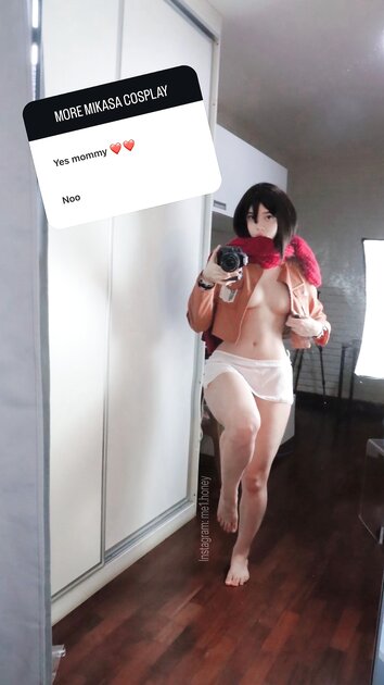Me1adinha Nua Cosplay