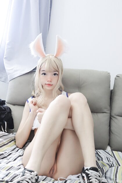 Me1adinha Nua Cosplay