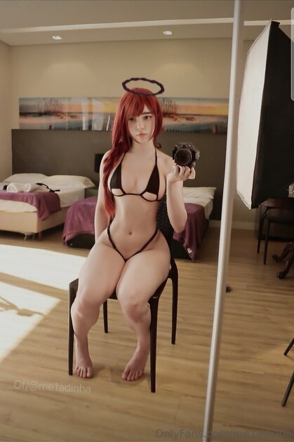 Me1adinha Nua Cosplay