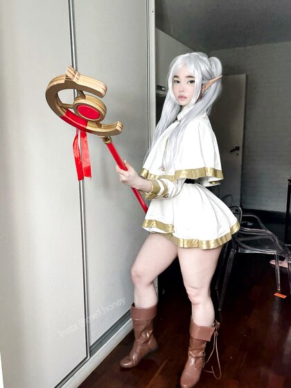 Me1adinha Nua Cosplay
