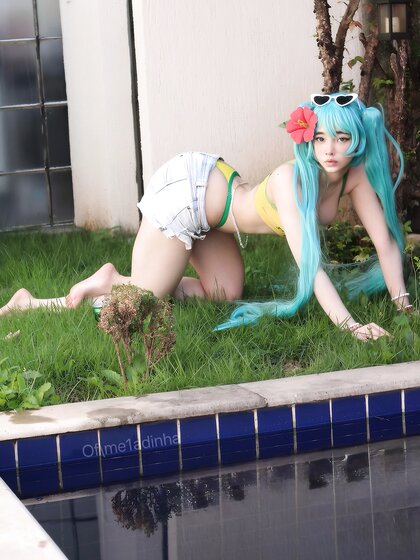 Me1adinha Nua Cosplay
