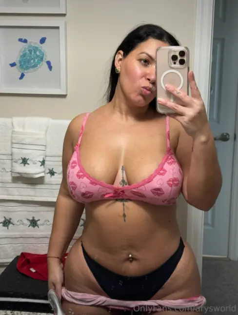 The sexy Ary great ass and tits