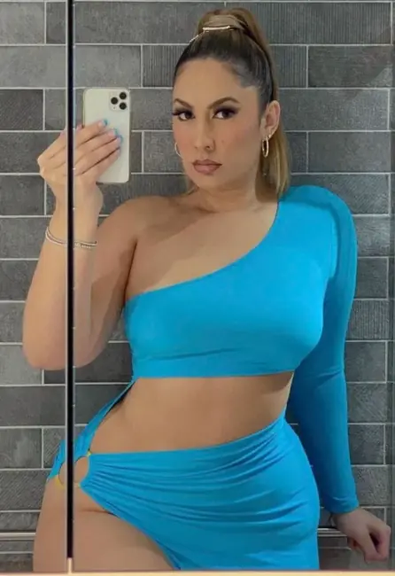 She goes by the name of Lollie on snap chat does anyone have anything of her Thick Amazon Latina